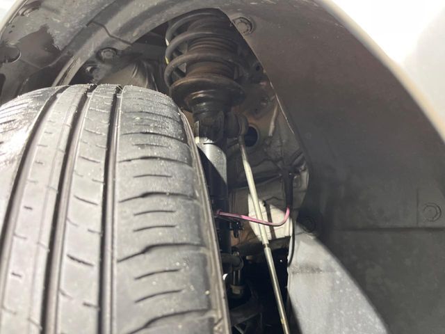 お車を安心してお乗りいただく為には、足回りの定期点検が欠かせません。サービスサポート（有償保証）では無料点検もご提供しており、安心のカーライフをお過ごしいただけるサポート体制が整っています。