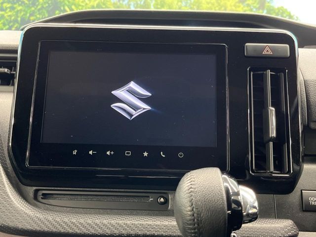 【メーカー純正ナビ】インテリアに溶け込むスタイリッシュな「専用設計」メーカーナビを装備♪視認性や操作性など基本性能にも優れ、より上質なカーライフをお楽しみいただけます。