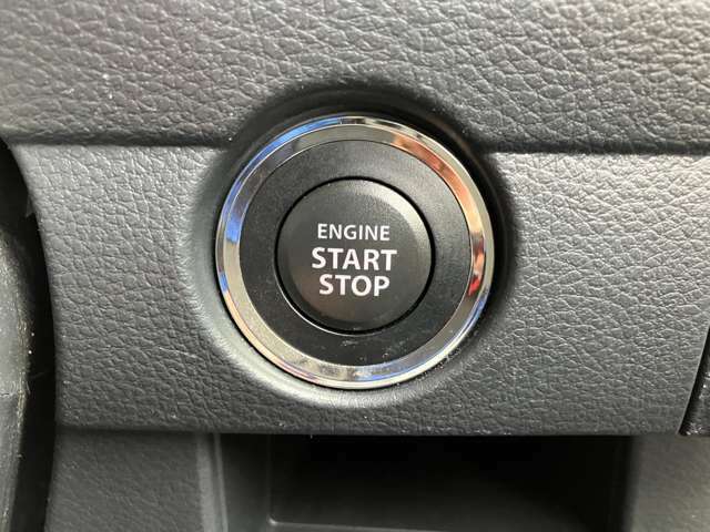 ★キーレスプッシュスタートシステム★エンジンスタートは最近はやりのプッシュスタート！鍵を車内に持ち込めばシリンダーに差し込まなくともボタン1つでエンジンがかかる★