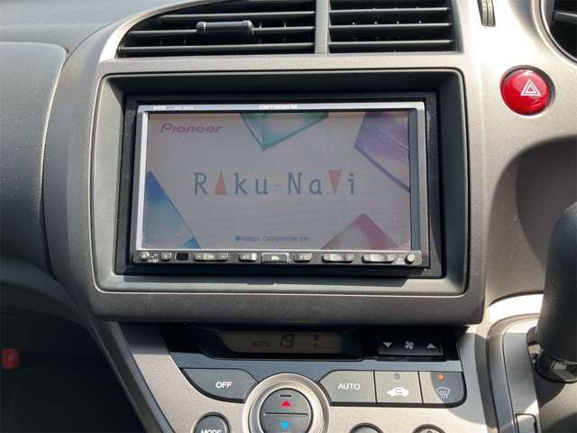 当店は主に「プリウスα」を取り扱っております。輸入車やミニバンなども取り扱っておりますが、もしプリウスαが気になっている場合は、ぜひ当店へお越しください！