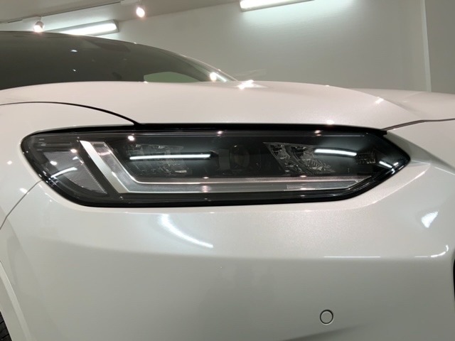 LEDヘッドライトは、点灯の瞬間から最大光量を発揮し、突然暗くなるトンネルなどでの安定感を高めます。