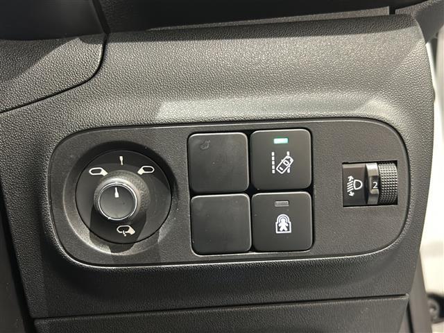 LIBERALAは、輸入車選びの新たなスタイルを提案するインポート・セレクト・ブランドです。オーナー様となる方がクルマから直接感じる感性を第一にした、最良の一台との出会いをコーディネートいたします。