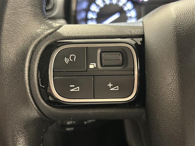 LIBERALAは、輸入車選びの新たなスタイルを提案するインポート・セレクト・ブランドです。オーナー様となる方がクルマから直接感じる感性を第一にした、最良の一台との出会いをコーディネートいたします。