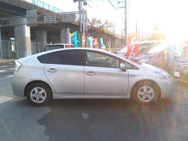 綺麗な外装♪外装に関しましては全車ポリッシャーにて磨き完了後ご納車させて頂きます♪ピカピカなお車でご機嫌でドライブ♪また提携板金工場もございますので格安にて修理のご案内可能です♪