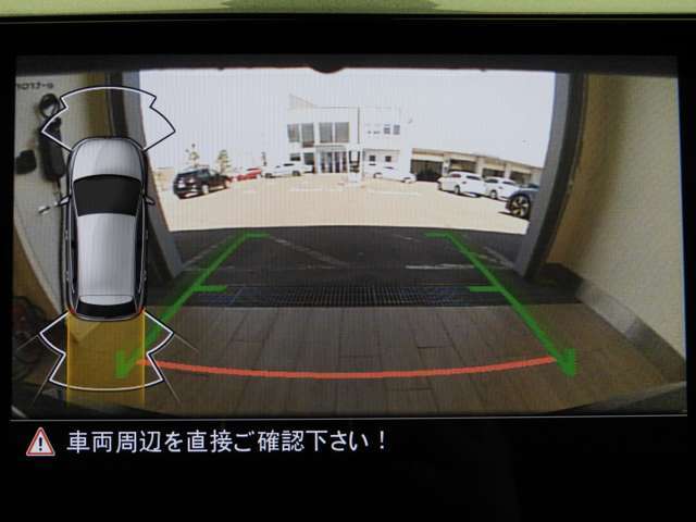 ☆ギヤをリバースに入れると車両後方を映し出します☆