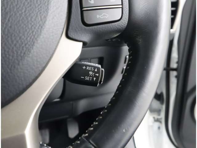 ミリ波レーダーセンサーの情報を読み取って先行車を感知して追従するレーダークルーズコントロール