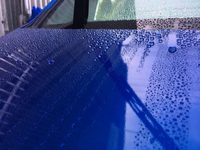 Bプラン画像：撥水した状態のです（’ω’）ボディにガラスの膜が出来ますので、施工後は水洗いのみでOKですので洗車が楽になります。