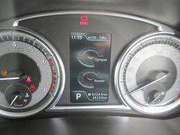 シンプルでスッキリしたメーターデザインはドライブを楽しくさせます。最近のお車は低燃費運転をしていただくと標記がかわる工夫も施されています。あなた好みのアクセントをつけてみるのも良いかもしれませんよ！