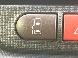【パワースライドドア】スマートキーや運転席のスイッチでスライドドアの開閉が可能♪電動だから力を入れてドアを開ける必要が無く、小さいお子様でも、重い荷物を持っている時もラクに開け閉めできます♪