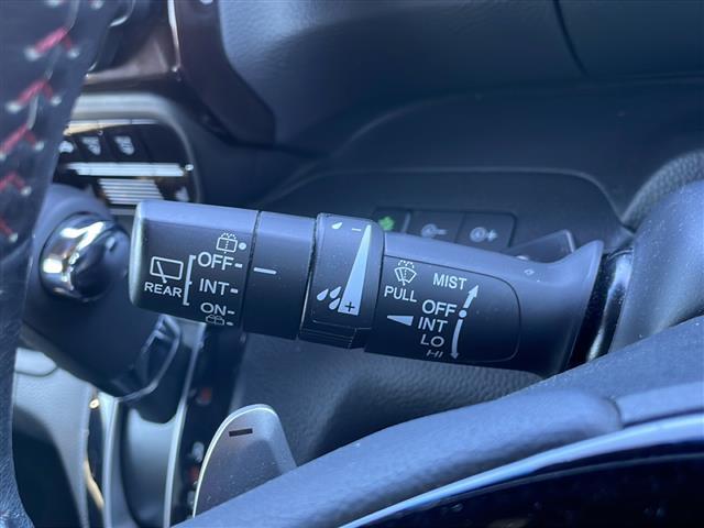気になる車はすぐにお問い合わせください！画面右側の0066から始まる無料ダイヤルからお問い合わせ下さい！専門スタッフがお車のご質問にお答えいたします！