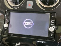 【純正ナビ】人気の純正ナビを装備。オーディオ機能も充実しており、Bluetooth接続すればお持ちのスマホやMP3プレイヤーの音楽を再生可能！毎日の運転がさらに楽しくなります！！