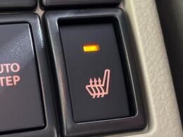 【シートヒーター】寒い日に重宝するシートヒーター！エアコンより早く温まってくれるので寒がりの人も安心ですね♪エアコンの温風は乾燥するから苦手、という方にもをおすすめです。