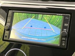 【バックカメラ】駐車時に後方がリアルタイム映像で確認できます。大型商業施設や立体駐車場での駐車時や、夜間のバック時に大活躍！運転スキルに関わらず、今や必須となった装備のひとつです！