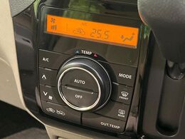 【オートエアコン】一度お好みの温度に設定すれば、車内の温度を検知し風量や温度を自動で調整。暑い…寒い…と何度もスイッチ操作をする必要はありません。快適な車内空間には必須の機能ですね♪