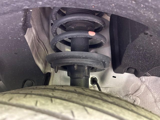 お車を安心してお乗りいただく為には、足回りの定期点検が欠かせません。サービスサポート（有償保証）では無料点検もご提供しており、安心のカーライフをお過ごしいただけるサポート体制が整っています。