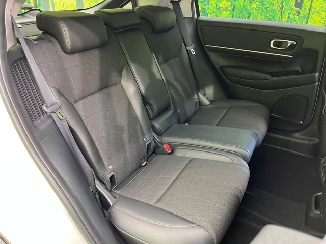 後部座席も気になるようなキズ・汚れやへたり等、大きなダメージはなく、良好な状態です。