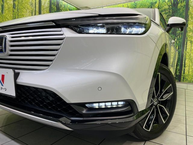 【LEDヘッドライト】悪天候や夜間走行時も良好な視界を確保し安心して運転できる高輝度LEDヘッドライトを装備！点灯速度が早く、消費電力も抑えられています。