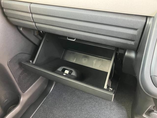 車検証その他を入れるグローブボックス