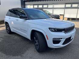 こちらの車両は弊社デモカーとして使用しておりました車両となっております！現在はショールーム横の認定中古車展示場にて展示しております！