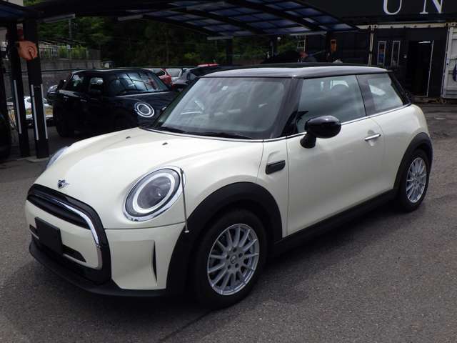令和3年12月登録　22000キロ　禁煙車　ACC　バックカメラ　バックセンサー　スマートキー　ハーフレザー　程度と保証内容に自信。安心ロング保証。来店予約即決特典あり。来店予約後にご来店下さい。