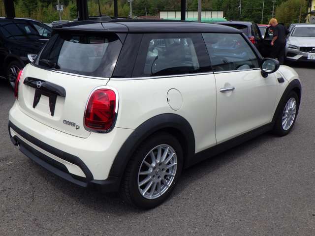 令和3年12月登録　22000キロ　禁煙車　ACC　バックカメラ　バックセンサー　スマートキー　ハーフレザー　程度と保証内容に自信。安心ロング保証。来店予約即決特典あり。来店予約後にご来店下さい。