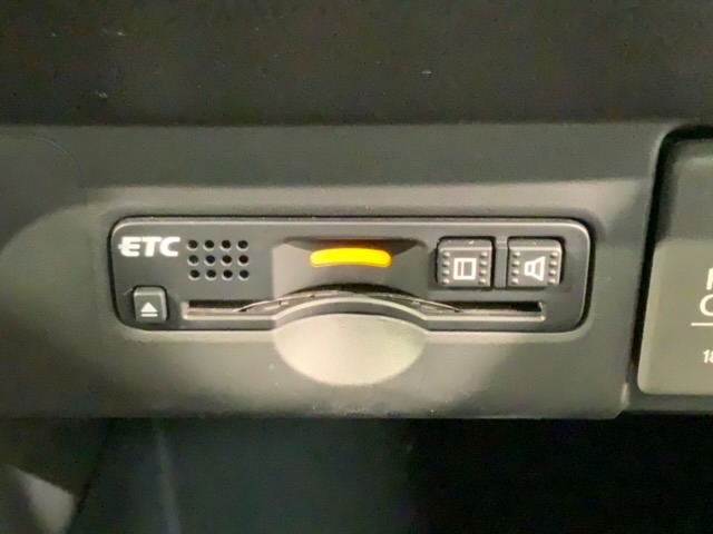いまや快適なカーライフに欠かせないETCが付いています。