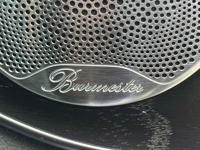 【Burmester（ブルメスター）】高音質スピーカーを搭載しております。専用チューニングにより、クリアで臨場感あふれるサウンドを実現しワンランク上の空間をお楽しみください。