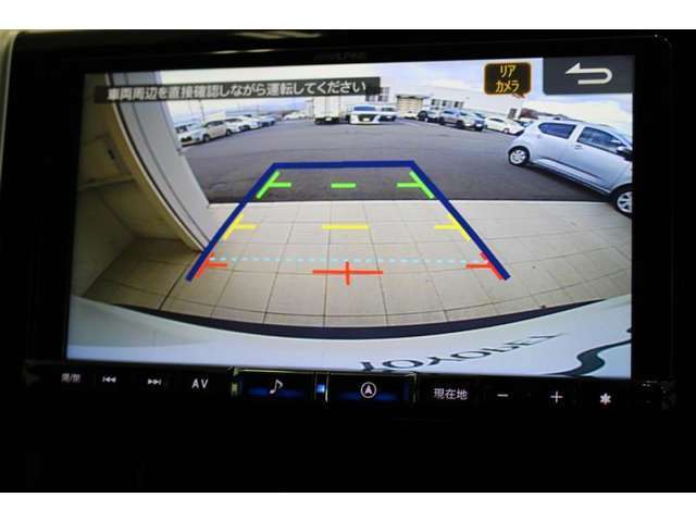 バックガイドモニターで、後方を確認しながら安心して駐車することができます。運転初心者も熟練者も必須の機能ですよ！