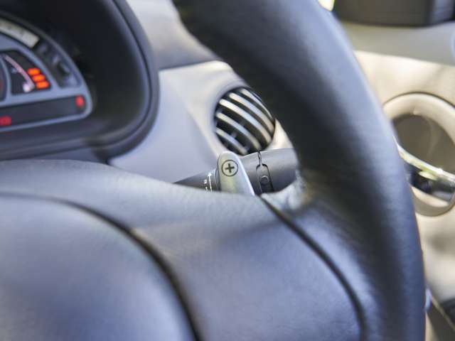 ほしい車や予算が合わないときは、買取車両を直接紹介しますので、ご相談ください。プロの目線で掘り出し物をご提案します。車の特性や維持するために必要と思われる、整備、修繕をあらかじめ実施し納車します。