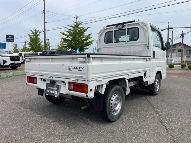 ホンダ車を知り尽くしたサービスエンジニアが独自の商品化整備基準に基づいた点検を実施します。納車後はU-Select独自のホッと保証（無料で1年間・走行距離無制限の保証）が付くので安心してお乗り頂けます