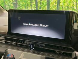 【大画面ナビ】人気の大型ナビを装備。存在感のある大画面はインパクト大！ナビ利用時のマップ表示は見やすく、テレビやDVDは臨場感がアップ！いつものドライブがグッと楽しくなります♪