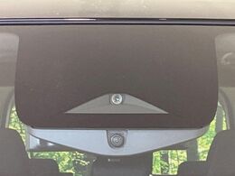 【エマージェンシーブレーキ】走行中に前方の車両等を認識し、衝突しそうな時は警報とブレーキで衝突回避と被害軽減をアシスト。より安全にドライブをお楽しみいただけます。