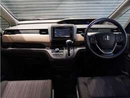 【室内】シートや内装各部への徹底した清掃を実施。