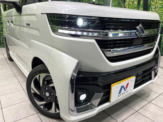 【LEDヘッドライト】悪天候や夜間走行時も良好な視界を確保し安心して運転できる高輝度LEDヘッドライトを装備！点灯速度が早く、消費電力も抑えられています。