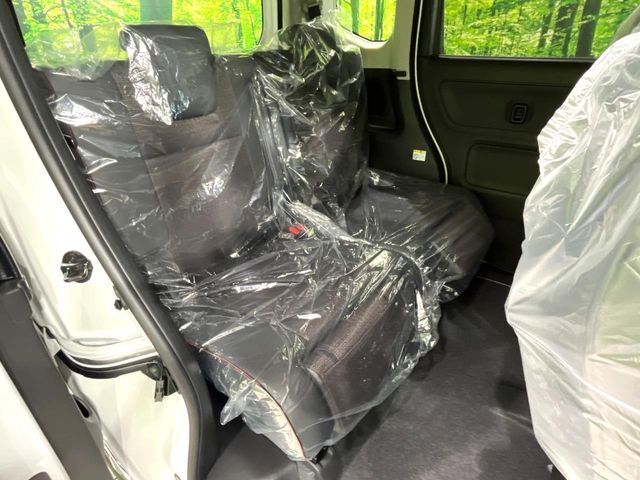 高品質なオリジナルフロアマットもオプションにてご用意しております。お好きなデザインやカラーをお車に合わせて選んでいただくことができます♪