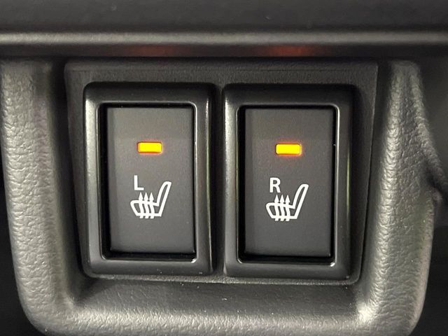 【シートヒーター】寒い日に重宝するシートヒーター！エアコンより早く温まってくれるので寒がりの人も安心ですね♪エアコンの温風は乾燥するから苦手、という方にもをおすすめです。