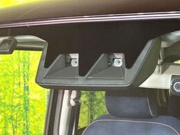 【スマートアシスト】走行中に前方の車両等を認識し、衝突しそうな時は警報とブレーキで衝突回避と被害軽減をアシスト。より安全にドライブをお楽しみいただけます。