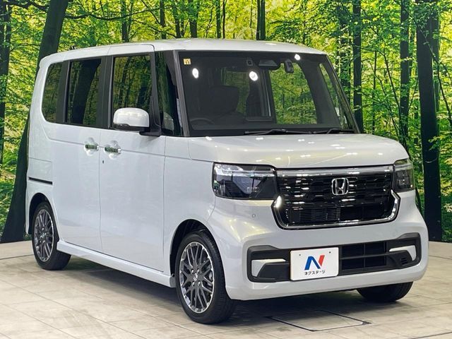 大好評のボディコーティング「弾スプラッシュコート」もご納車までに施工可能。通常のガラスコートと異なる、耐久年数6年の無機質ガラスコーティングが、ボディをキレイな状態に保ってくれます。