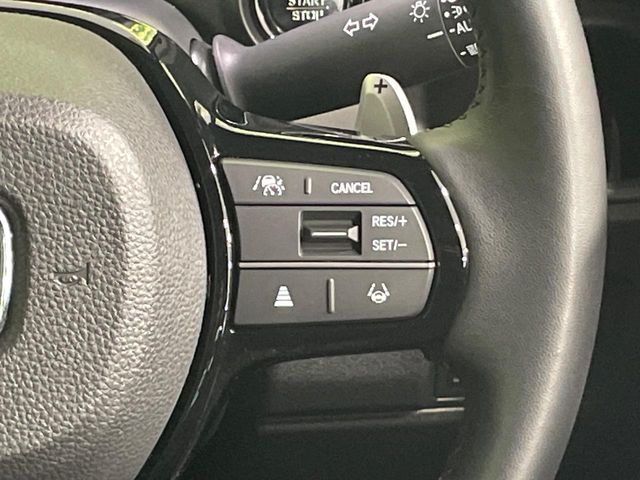 【アダプティブクルーズコントロール】高速道路での長距離走行が楽に！！自動で速度を保つクルーズコントロールが、衝突軽減システムと連携し、前方の車両を感知して車間を保つように速度調節してくれます！！