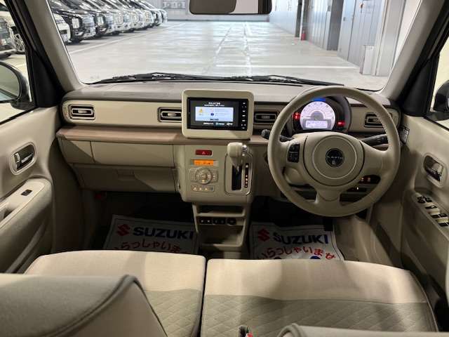 シンプルでとても使いやすい内装となっております。