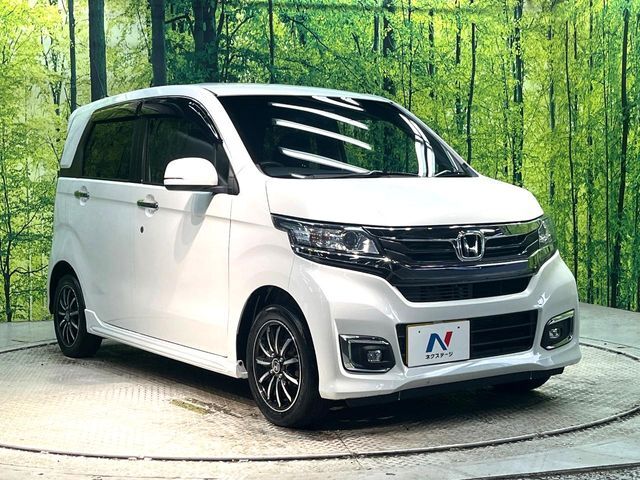 大好評のボディコーティング「弾スプラッシュコート」もご納車までに施工可能。通常のガラスコートと異なる、耐久年数6年の無機質ガラスコーティングが、ボディをキレイな状態に保ってくれます。