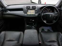 すっきりとしたクラウンらしいデザインのダッシュ回り！フロントビューの視認性もよく運転しやすいと思います★