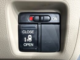 【パワースライドドア】スマートキーや運転席のスイッチでスライドドアの開閉が可能♪電動だから力を入れてドアを開ける必要が無く、小さいお子様でも、重い荷物を持っている時もラクに開け閉めできます♪