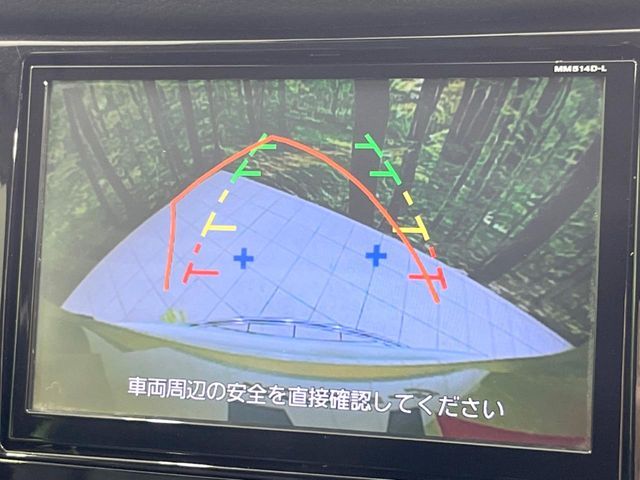 【バックカメラ】駐車時に後方がリアルタイム映像で確認できます。大型商業施設や立体駐車場での駐車時や、夜間のバック時に大活躍！運転スキルに関わらず、今や必須となった装備のひとつです！