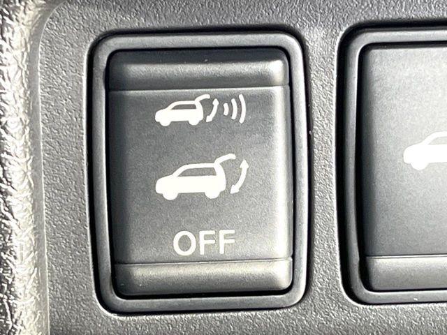 【パワーバックドア】スマートキーや運転席のボタンを押すだけでリアゲートが自動で開閉します！荷物を持っている時や、高い位置にあるバックドアを閉める際に便利な機能です♪