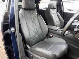 レザーシートを標準装備。