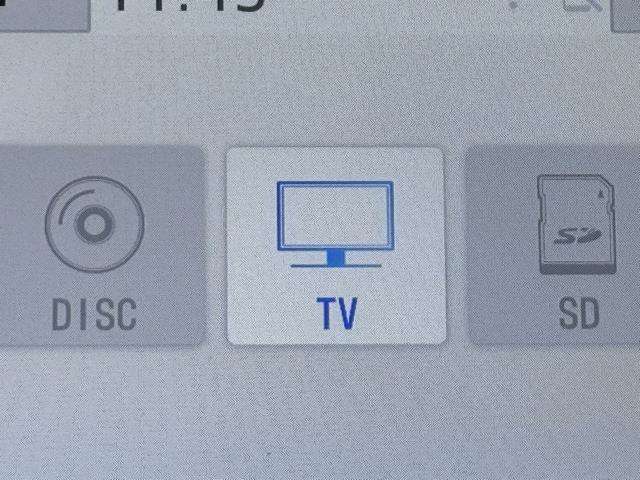 TVが見れるチューナーを装備しています。　新しい車でも付いていないことで、TVが見れない事も多々あるので要チェックです。