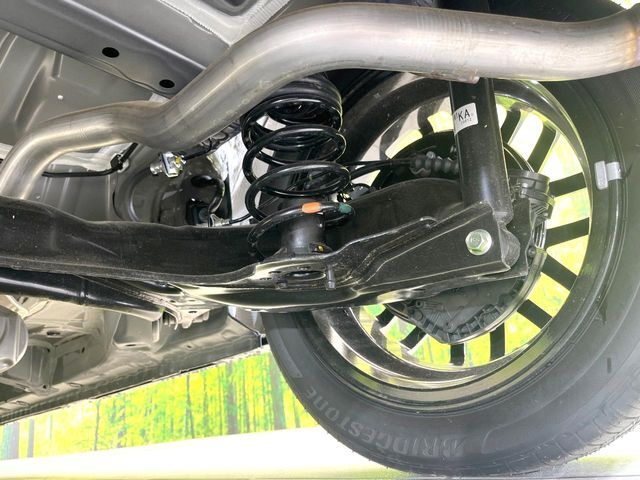 お車を安心してお乗りいただく為には、足回りの定期点検が欠かせません。サービスサポート（有償保証）では無料点検もご提供しており、安心のカーライフをお過ごしいただけるサポート体制が整っています。