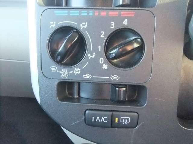 車内も快適エアコン装備