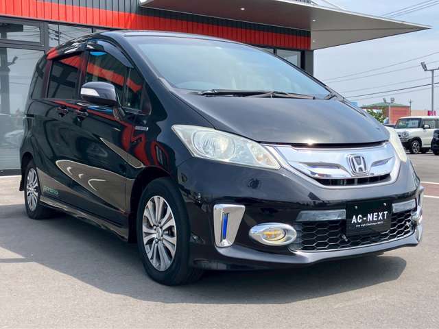 働いているスタッフは、中古車販売に携わってきたスタッフばかりなので車の知識やアドバイスはお任せください。「買ってよかった」「乗って楽しい」と思える一台のご提供をお約束します！